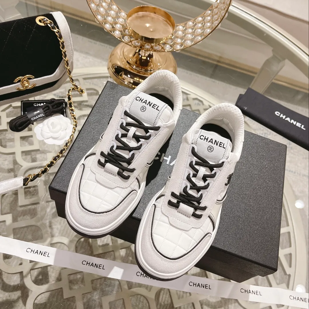 👟👟Ex-factory price 600 Chanel 23C Latest hot style Panda Black and white sneakers Casual sneakers Xiaoxiang Year-end hot item Classic black and white Panda color diamond fresh color matching Coco girls must buy, super beautiful fabric: original customized cowhide + technical cloth inner lining: original imported breathable mesh lining outsole: original molded rubber + T👟👟 ex-factory price U combination Bottom thickness: 3CM Size: Women's 35-40